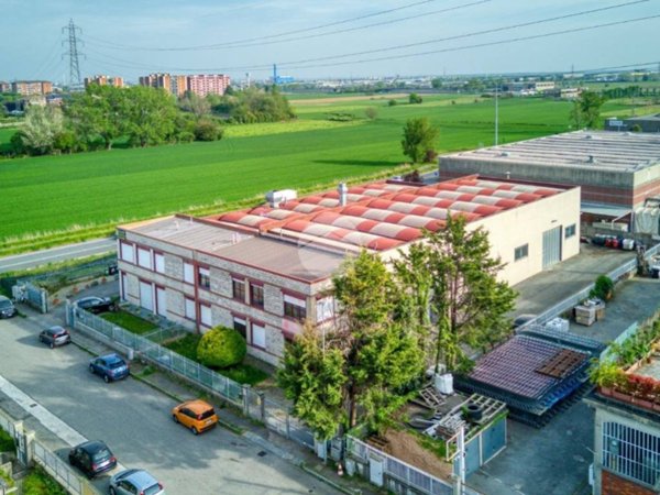 locale commerciale in vendita a Rivoli in zona Cascine Vica