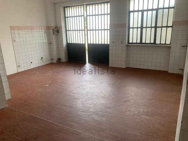 locale di sgombero in vendita a Rivoli in zona Cascine Vica