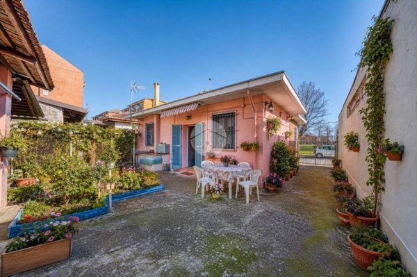 casa indipendente in vendita a Rivoli in zona Cascine Vica