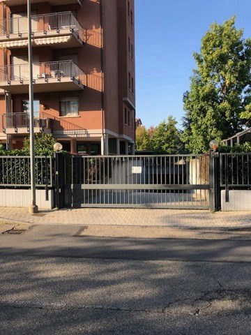 locale di sgombero in vendita a Rivoli in zona Cascine Vica