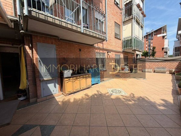 appartamento in vendita a Rivoli in zona Cascine Vica