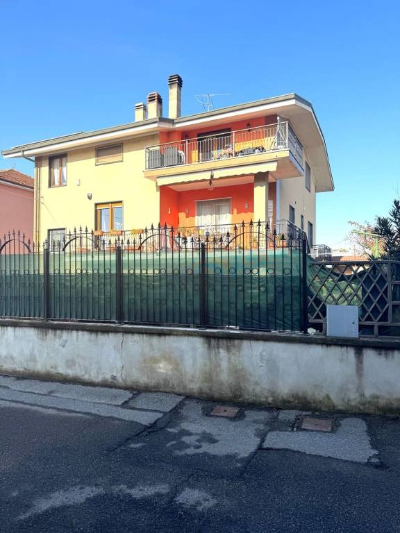 casa indipendente in vendita a Rivoli in zona Tetti Neirotti