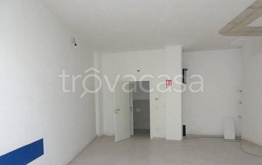 negozio in vendita a Rivoli in zona Bruere