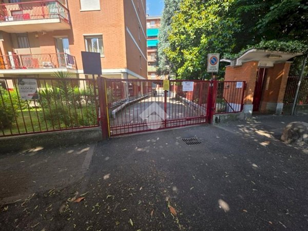 negozio in vendita a Rivoli in zona Cascine Vica