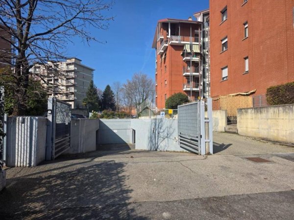 negozio in vendita a Rivoli in zona Bruere