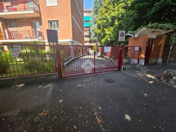 negozio in vendita a Rivoli in zona Cascine Vica