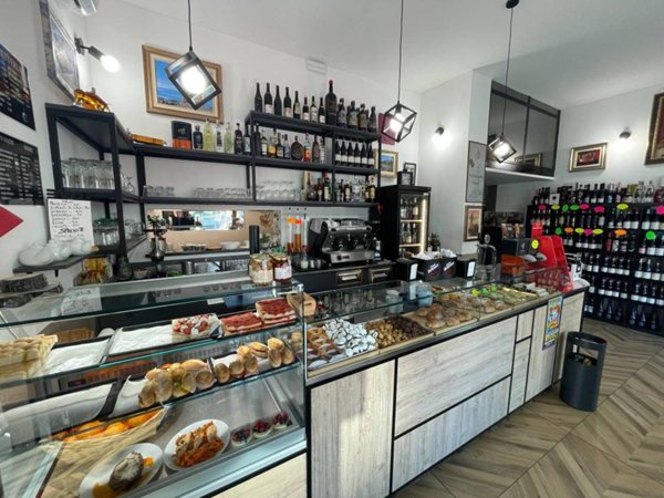 negozio in vendita a Rivoli in zona Cascine Vica
