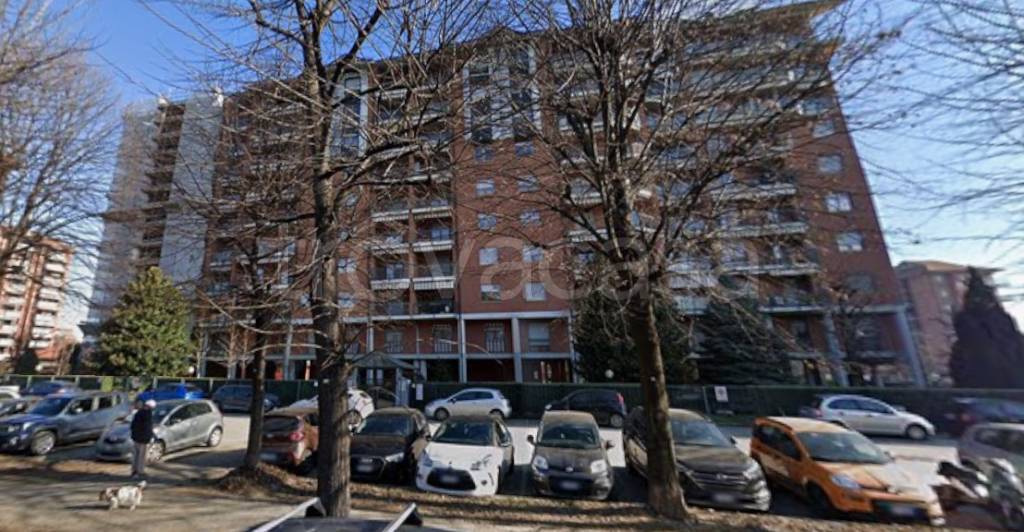 locale commerciale in vendita a Rivoli in zona Cascine Vica