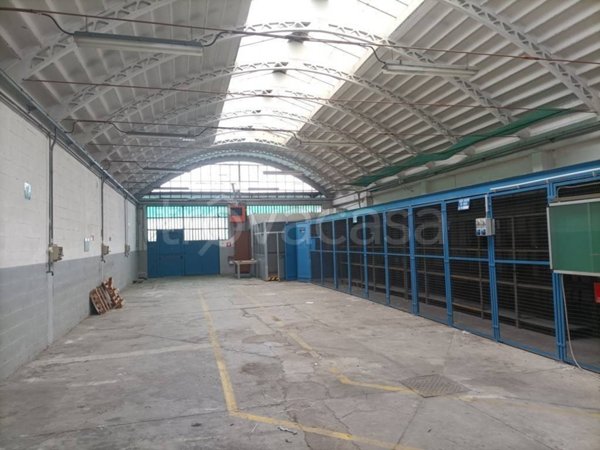 locale commerciale in vendita a Rivoli in zona Tetti di Rivoli
