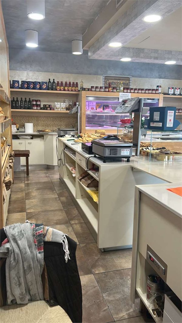 negozio in vendita a Rivoli in zona Cascine Vica