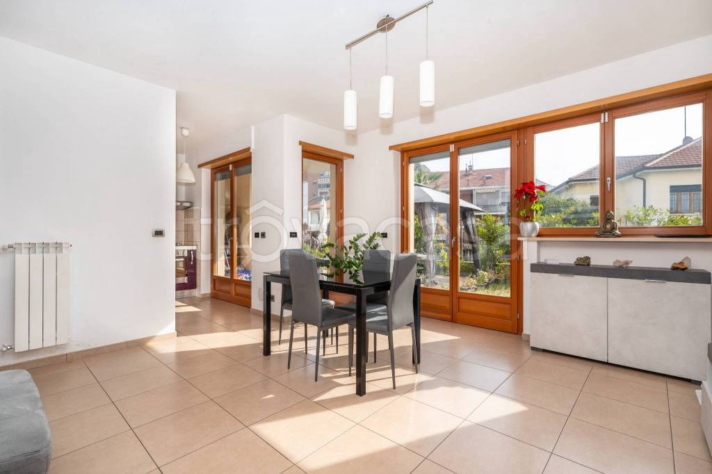 appartamento in vendita a Rivoli in zona Cascine Vica