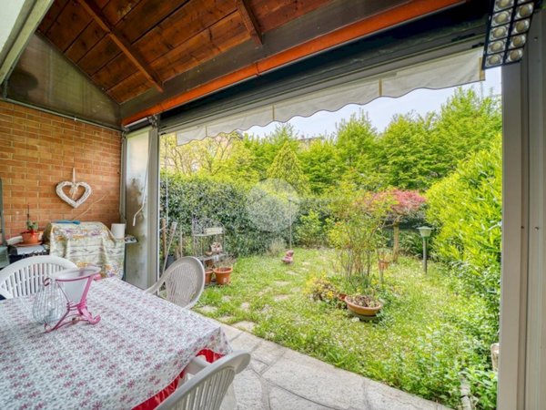 casa indipendente in vendita a Rivoli in zona Cascine Vica