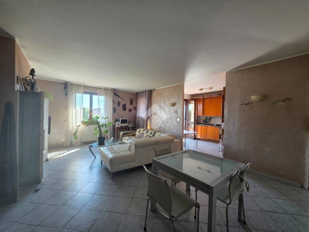 appartamento in vendita a Rivoli in zona Cascine Vica