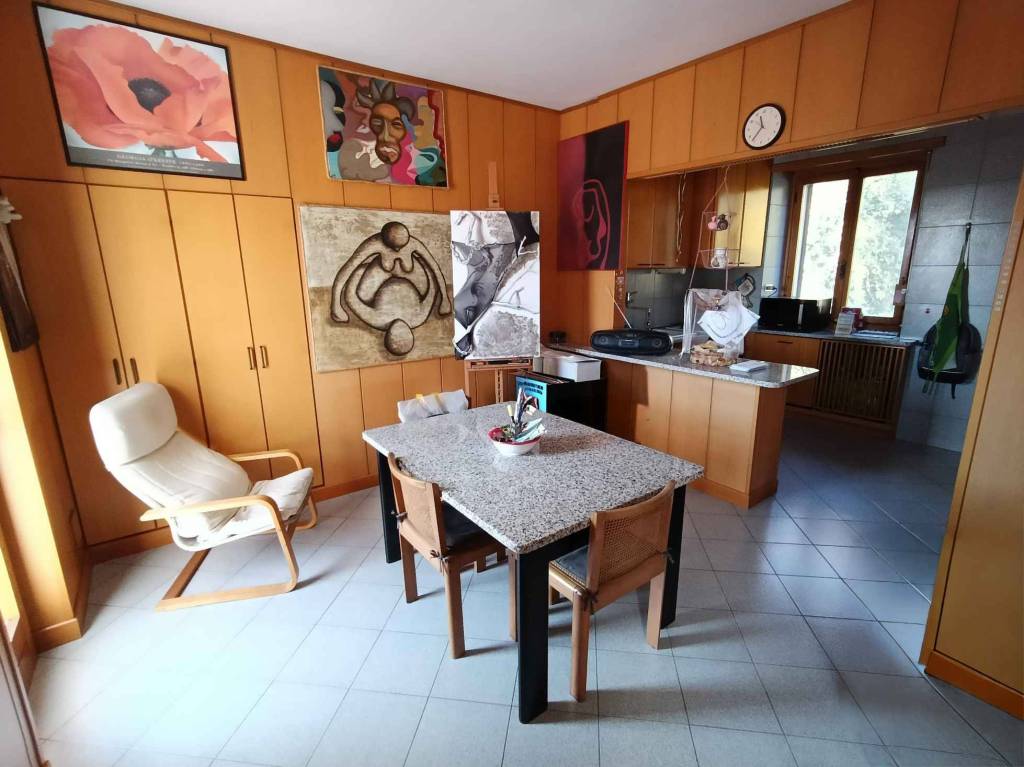 appartamento in vendita a Rivoli in zona Cascine Vica