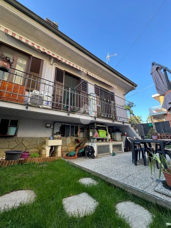 casa indipendente in vendita a Rivoli in zona Cascine Vica