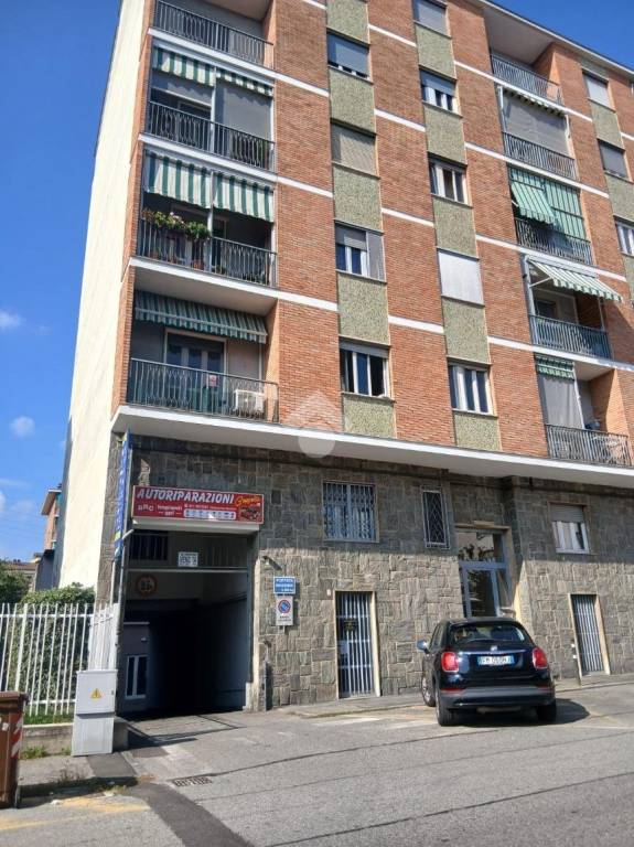 locale di sgombero in vendita a Rivoli in zona Cascine Vica
