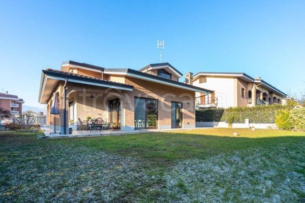 casa indipendente in vendita a Robassomero