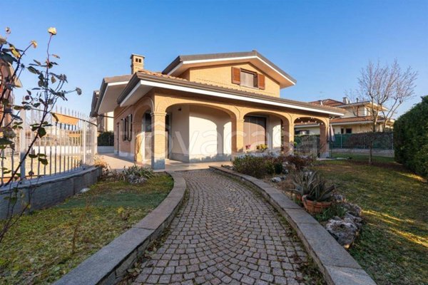 casa indipendente in vendita a Robassomero