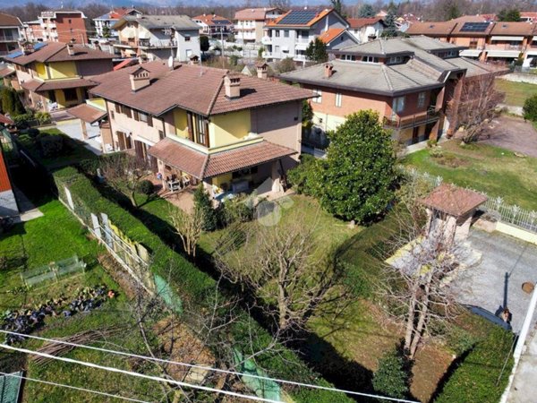casa indipendente in vendita a Robassomero