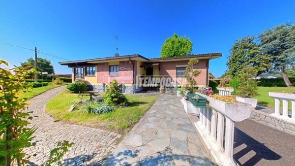 casa indipendente in vendita a Robassomero