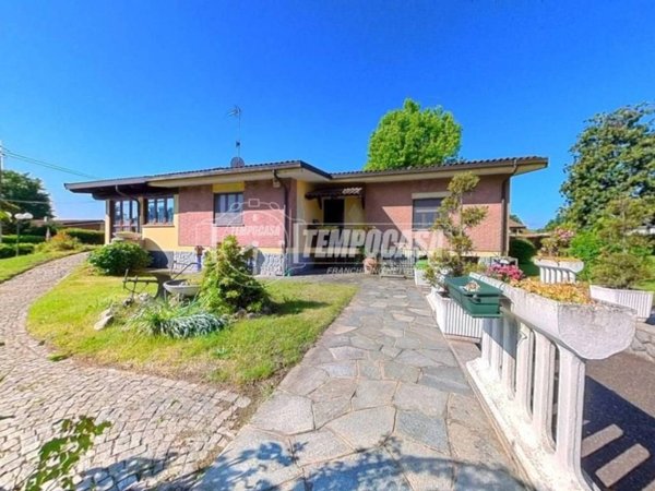 casa indipendente in vendita a Robassomero