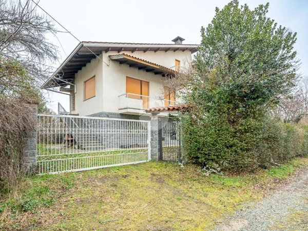 casa indipendente in vendita a Robassomero