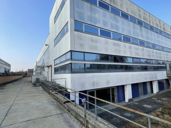 capannone in vendita a Robassomero