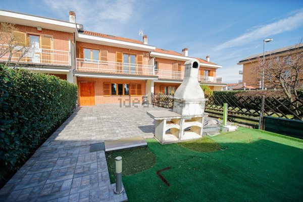 casa indipendente in vendita a Robassomero