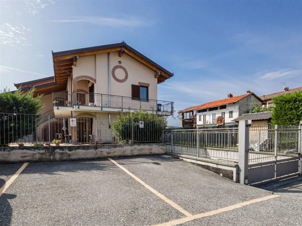 appartamento in vendita a Robassomero