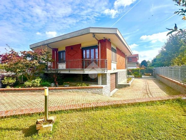 casa indipendente in vendita a Robassomero