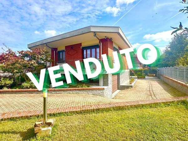 casa indipendente in vendita a Robassomero