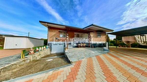 casa indipendente in vendita a Robassomero