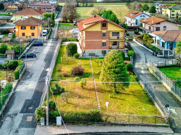 casa indipendente in vendita a Robassomero