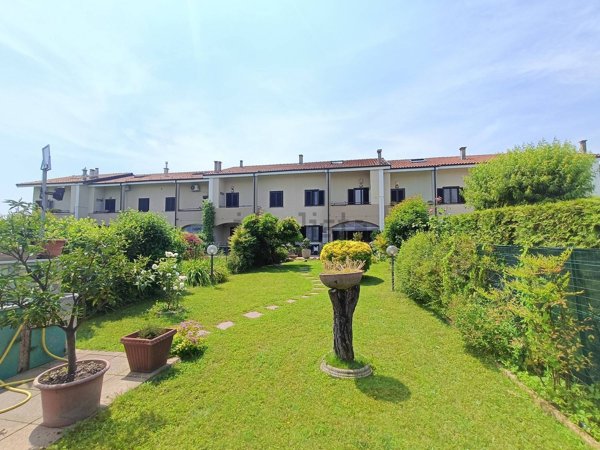 casa indipendente in vendita a Robassomero