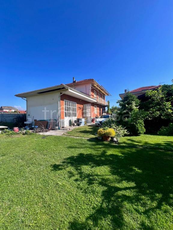 casa indipendente in vendita a Robassomero