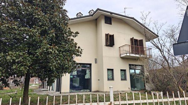 appartamento in vendita a Robassomero
