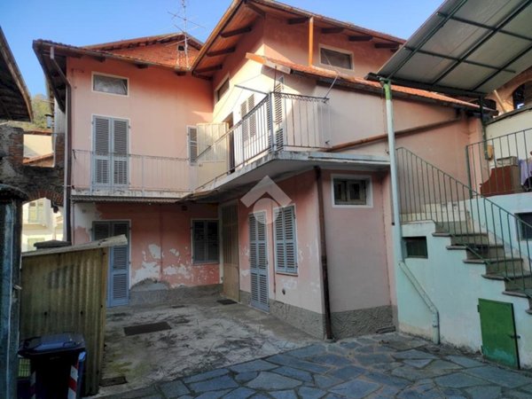 casa semindipendente in vendita a Rocca Canavese