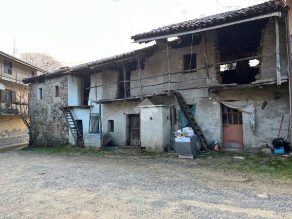 casale in vendita a Rocca Canavese