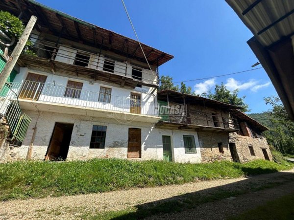 casa indipendente in vendita a Rocca Canavese