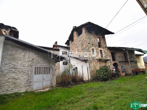 casa indipendente in vendita a Rocca Canavese