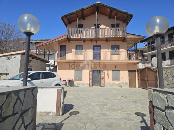 casa semindipendente in vendita a Rocca Canavese