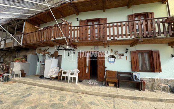 casa indipendente in vendita a Rocca Canavese