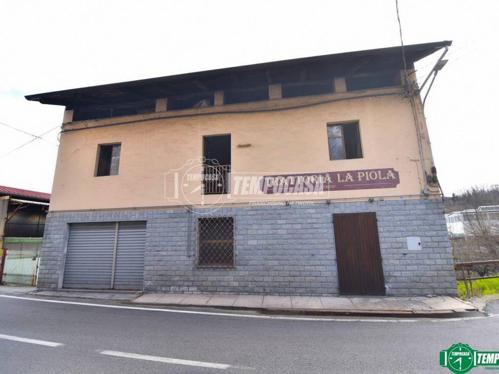 casa indipendente in vendita a Rocca Canavese
