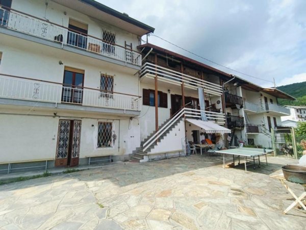 casa indipendente in vendita a Rocca Canavese
