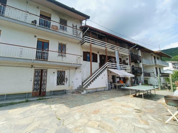 casa indipendente in vendita a Rocca Canavese