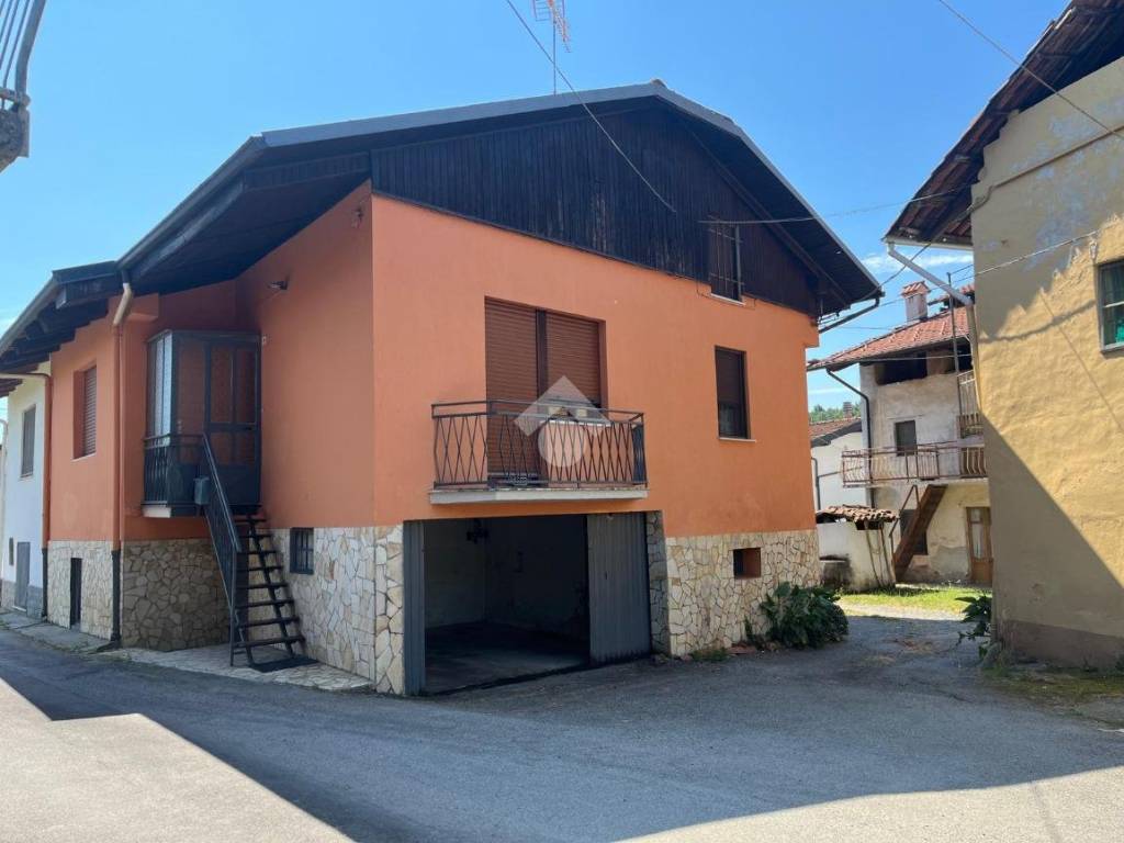 casa indipendente in vendita a Rocca Canavese