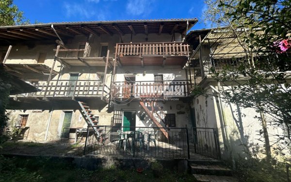 casa indipendente in vendita a Rocca Canavese
