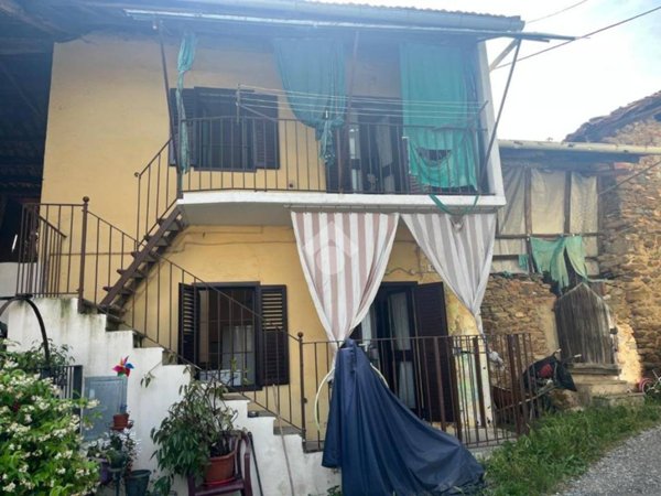casa indipendente in vendita a Rocca Canavese