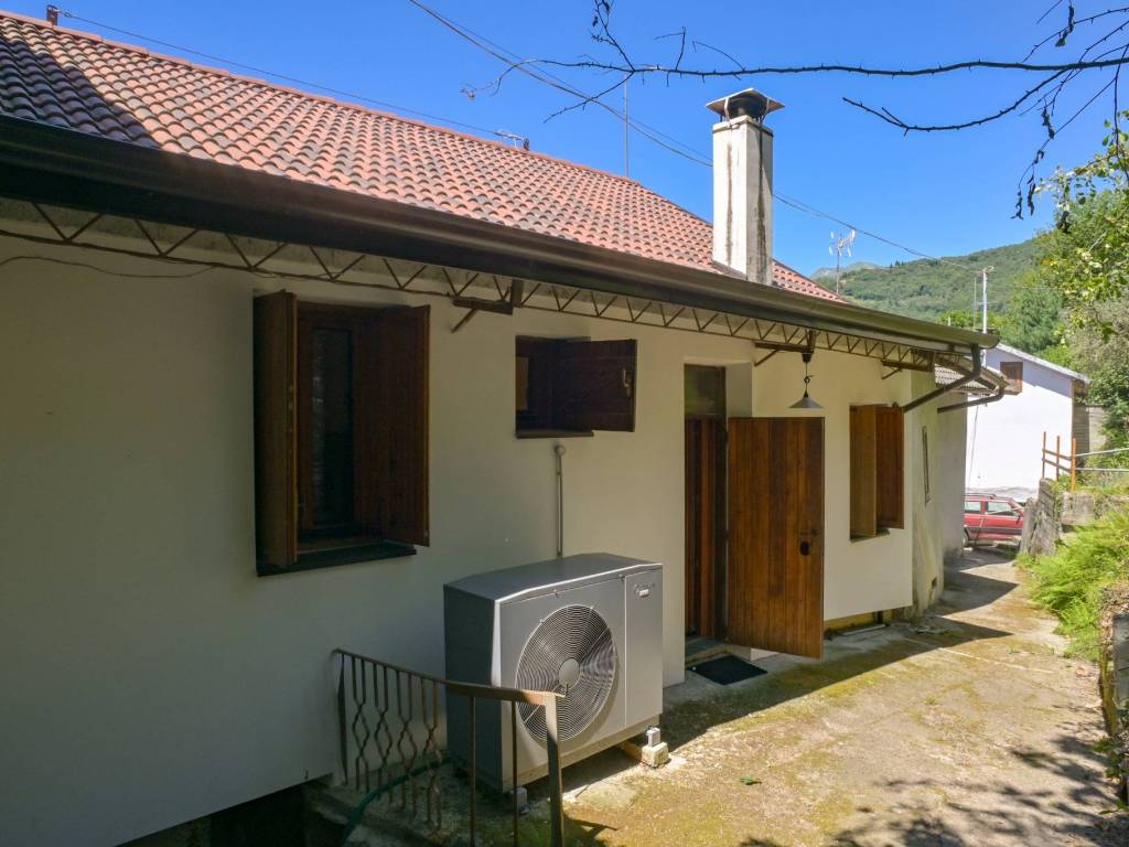 casa indipendente in vendita a Rocca Canavese