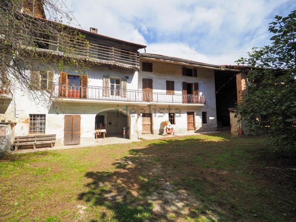 casale in vendita a Rocca Canavese